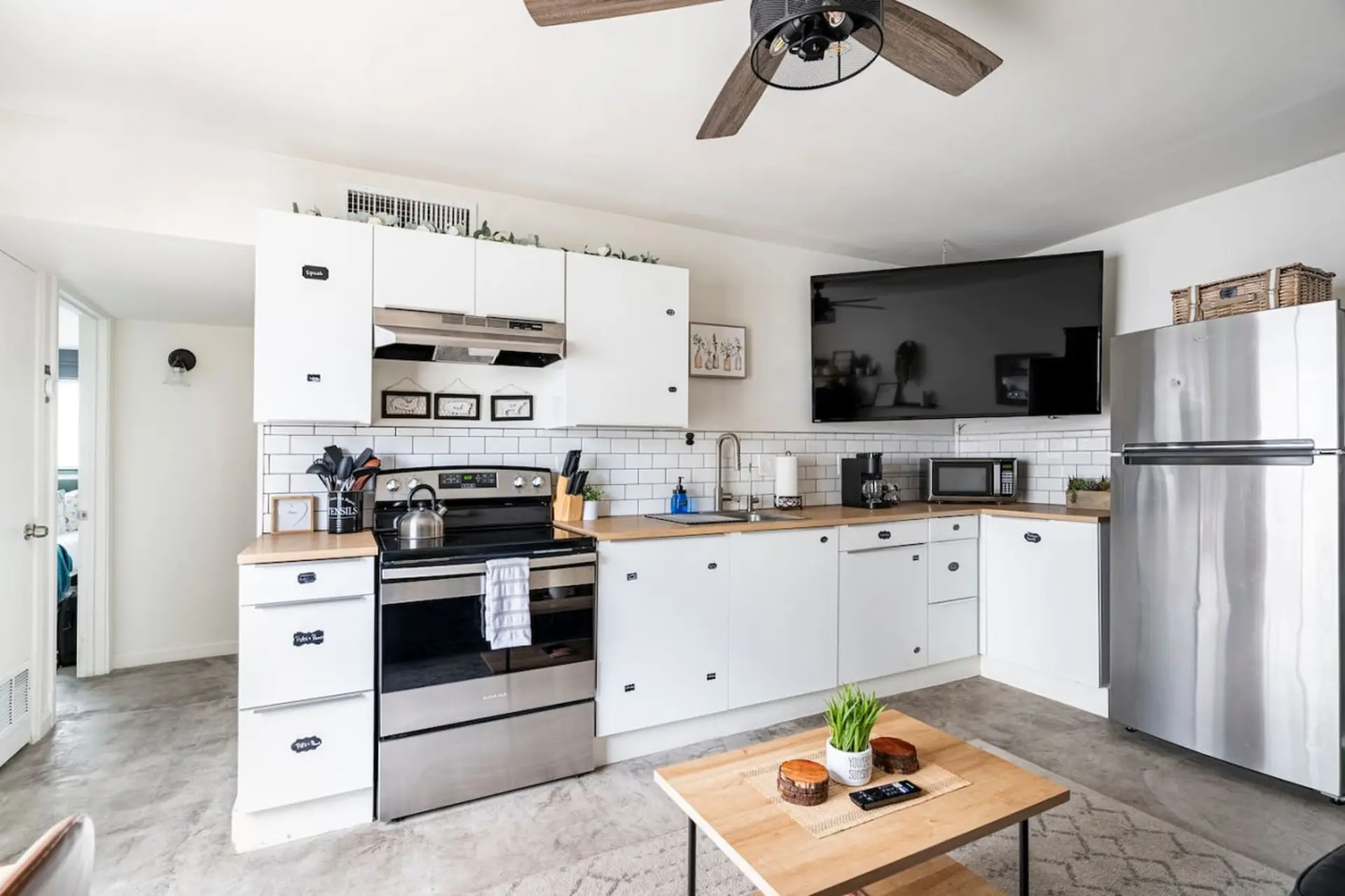 Bright 2BR Oasis – Desert Charm & BBQ Nights!