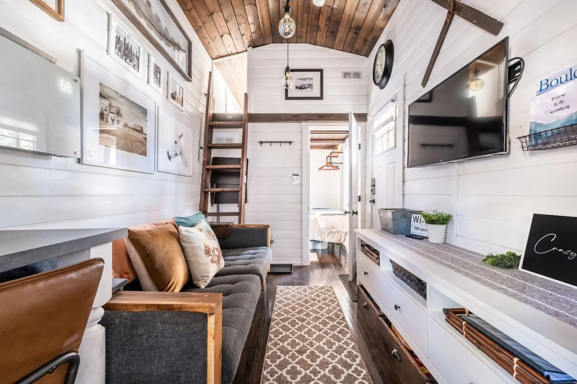 Santacon Lodge: 3BR w Mountain Views & Yard