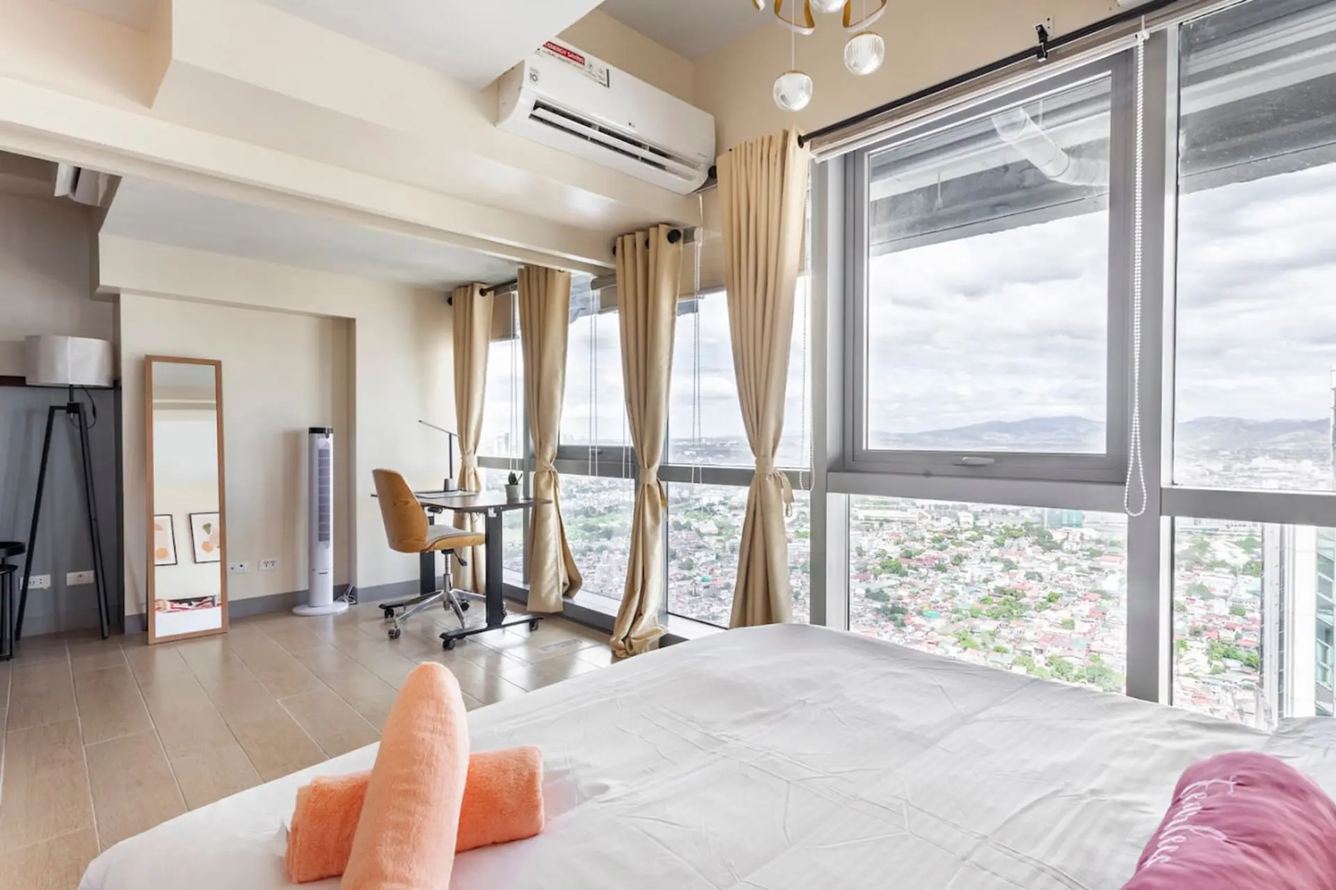Executive 1 Bedroom w/ Pool, Sauna, Gym & More!