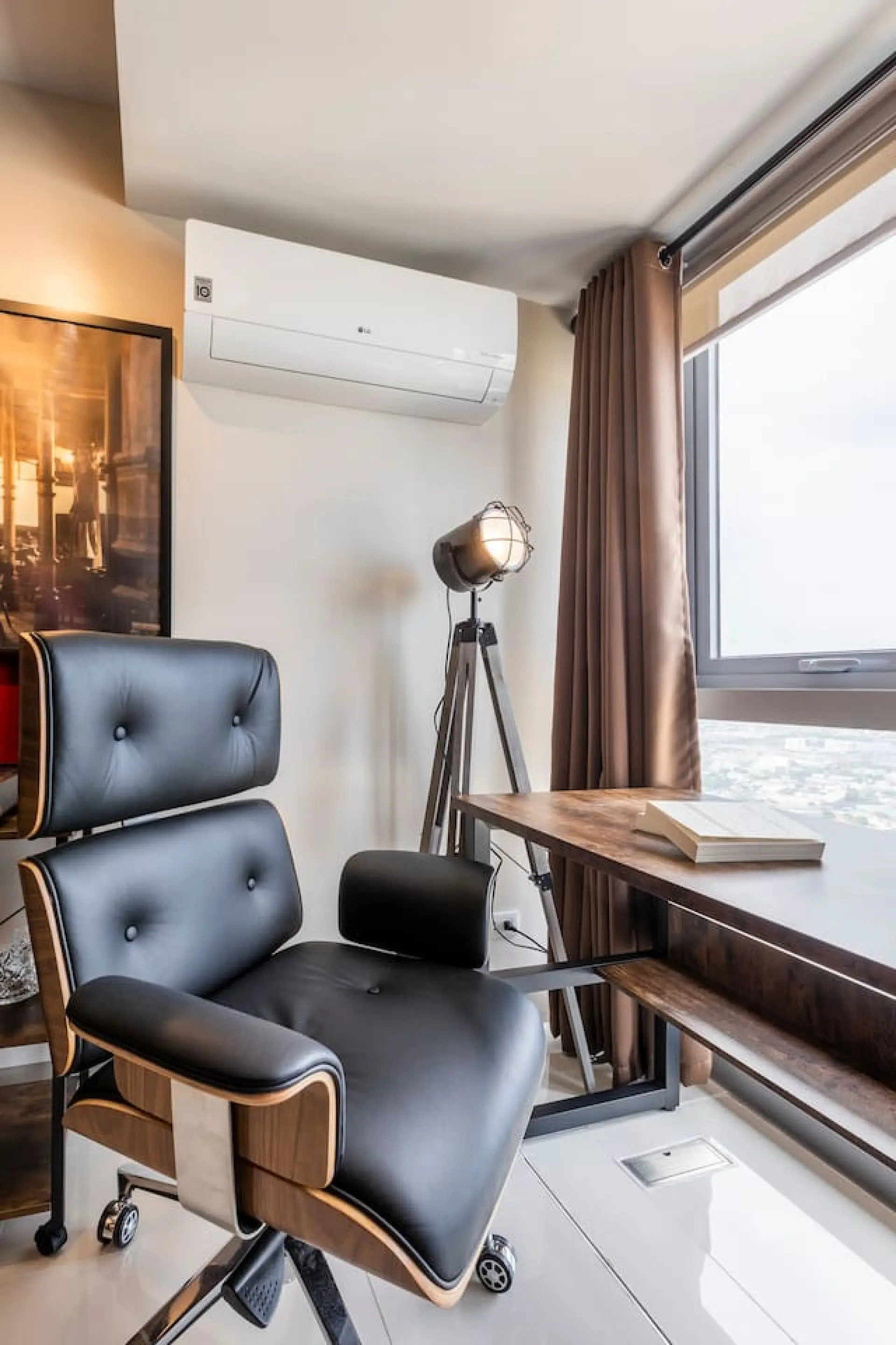 The Peaky Blinder's Crib w/ Gym, Pool, Sauna+More