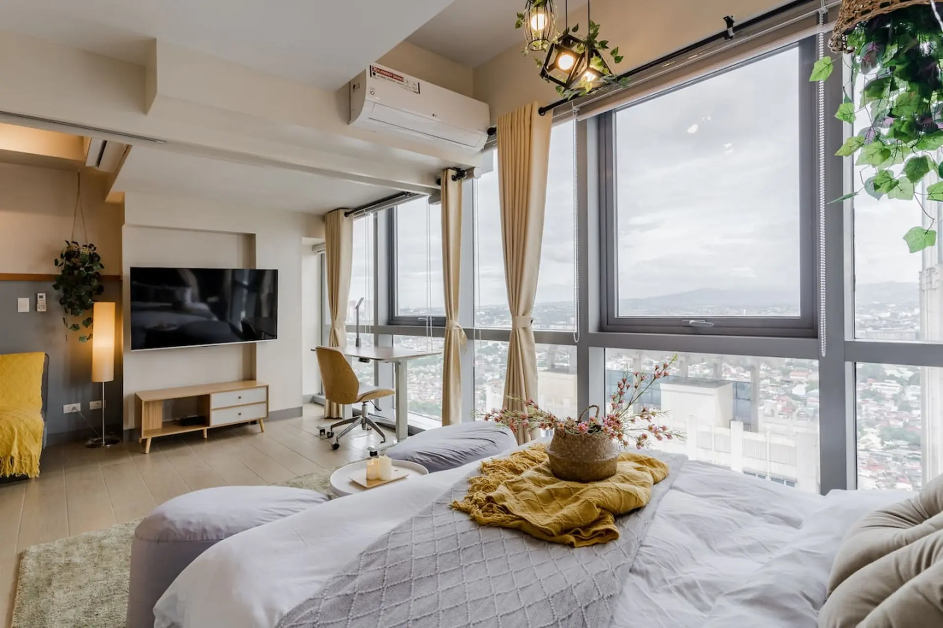 The Oasis 1 BR w/ Pool, Sauna, Gym &More!