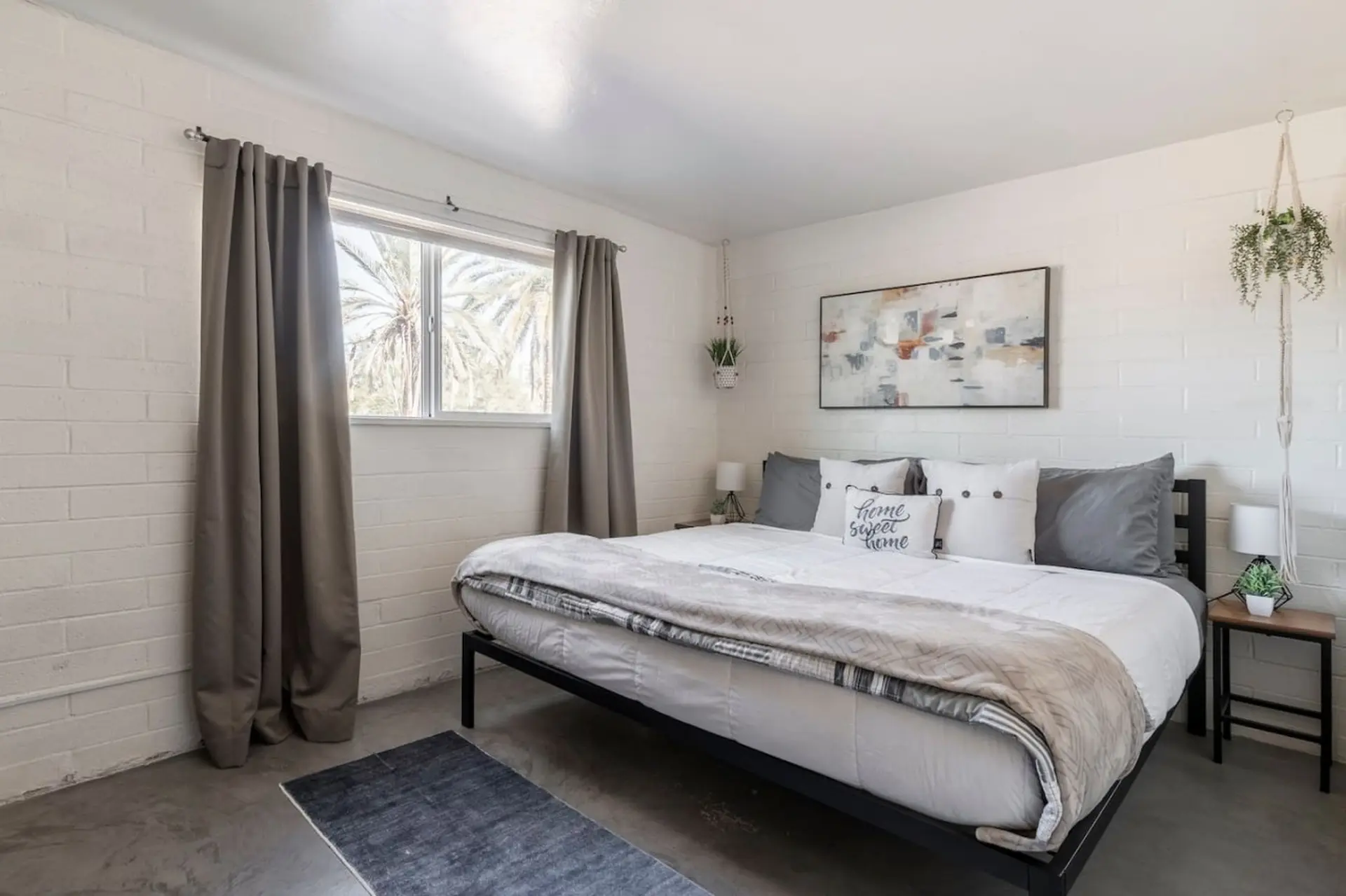 2BR, 6 Min to UofA – BBQ, Sunshine & Cozy Vibes!
