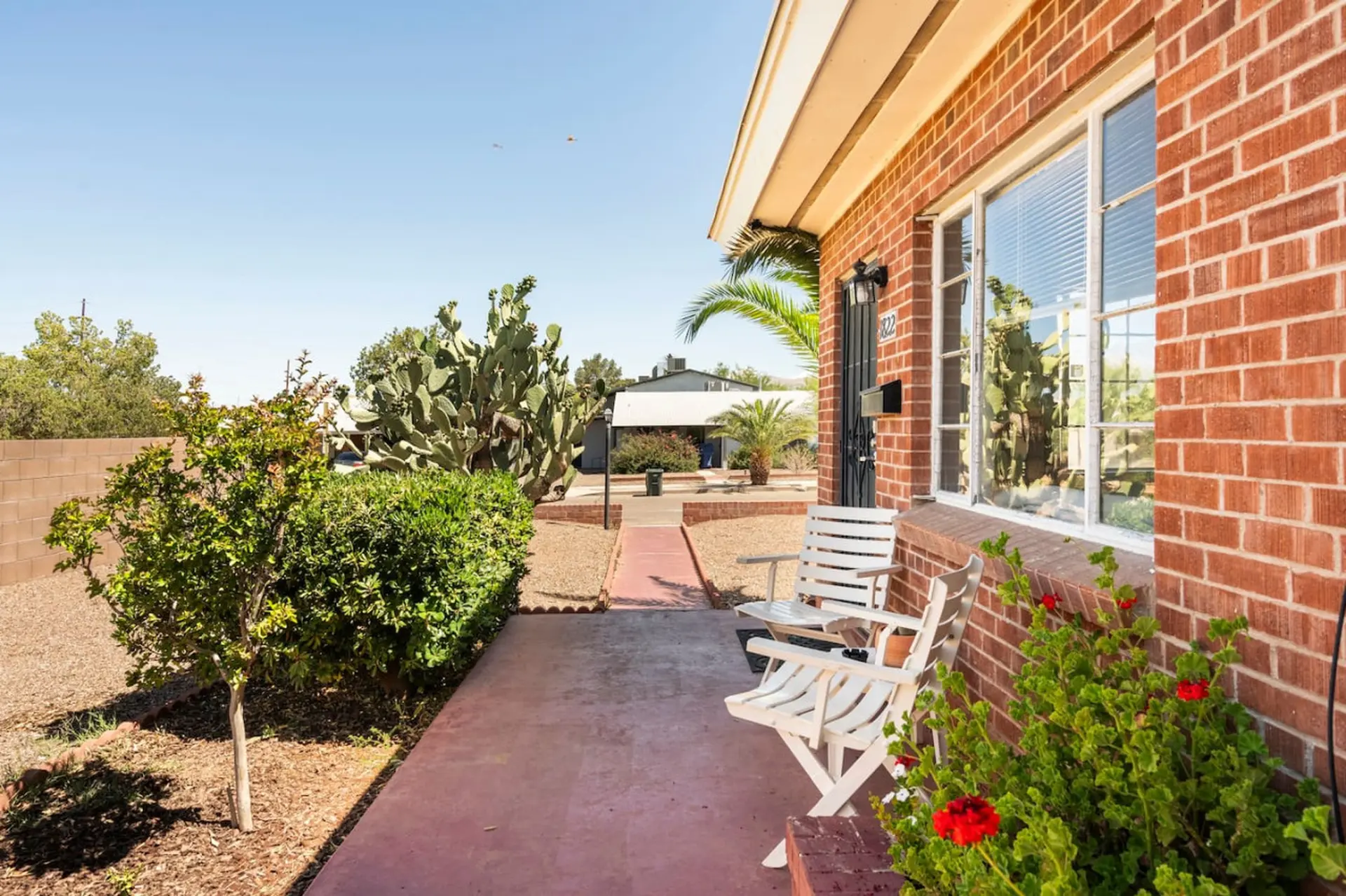 Spring Escape! 1BR by UA/DT –Just 2 Min to Banner
