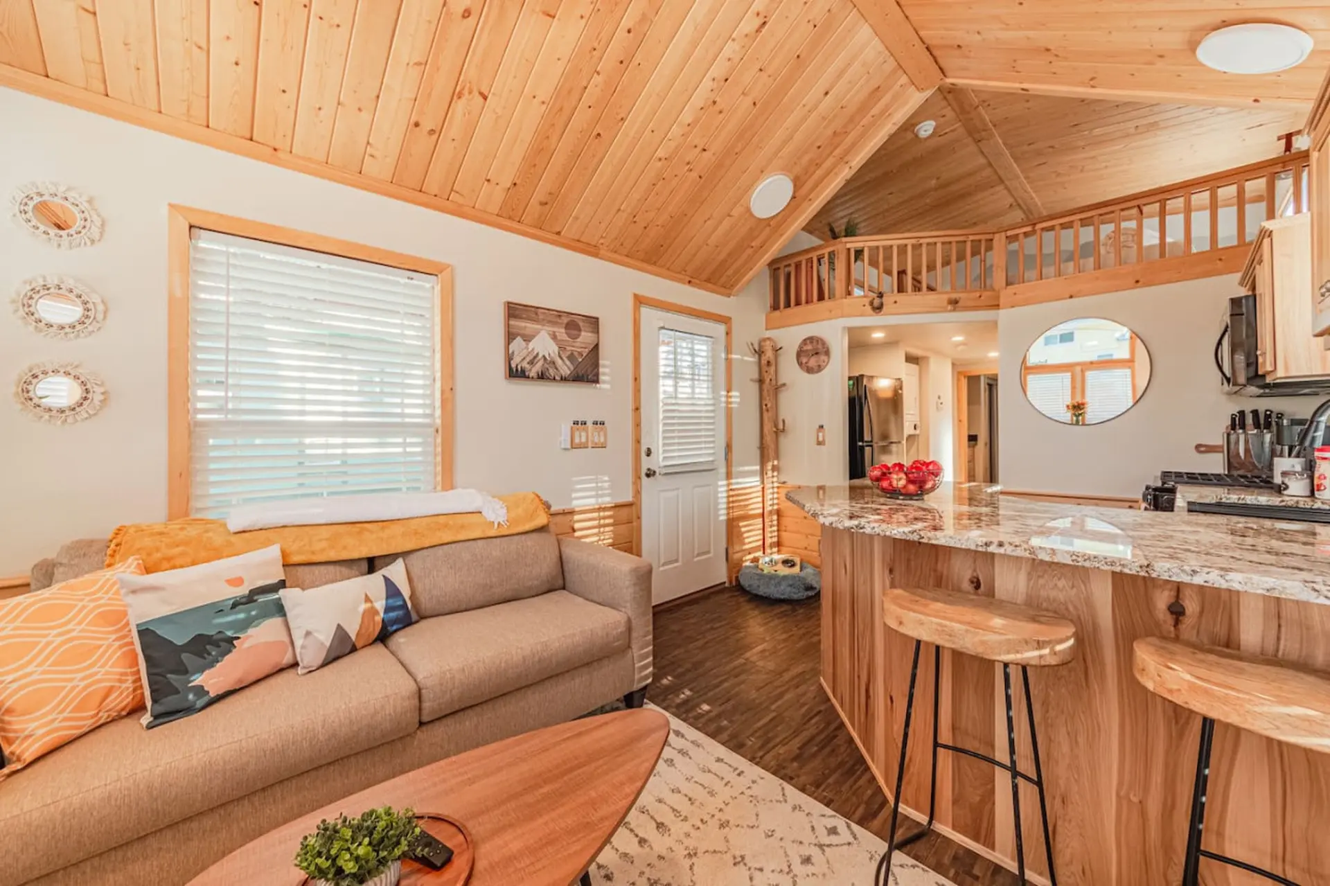 Tiny Haven | Spacious Feel, BBQ & Peak Views
