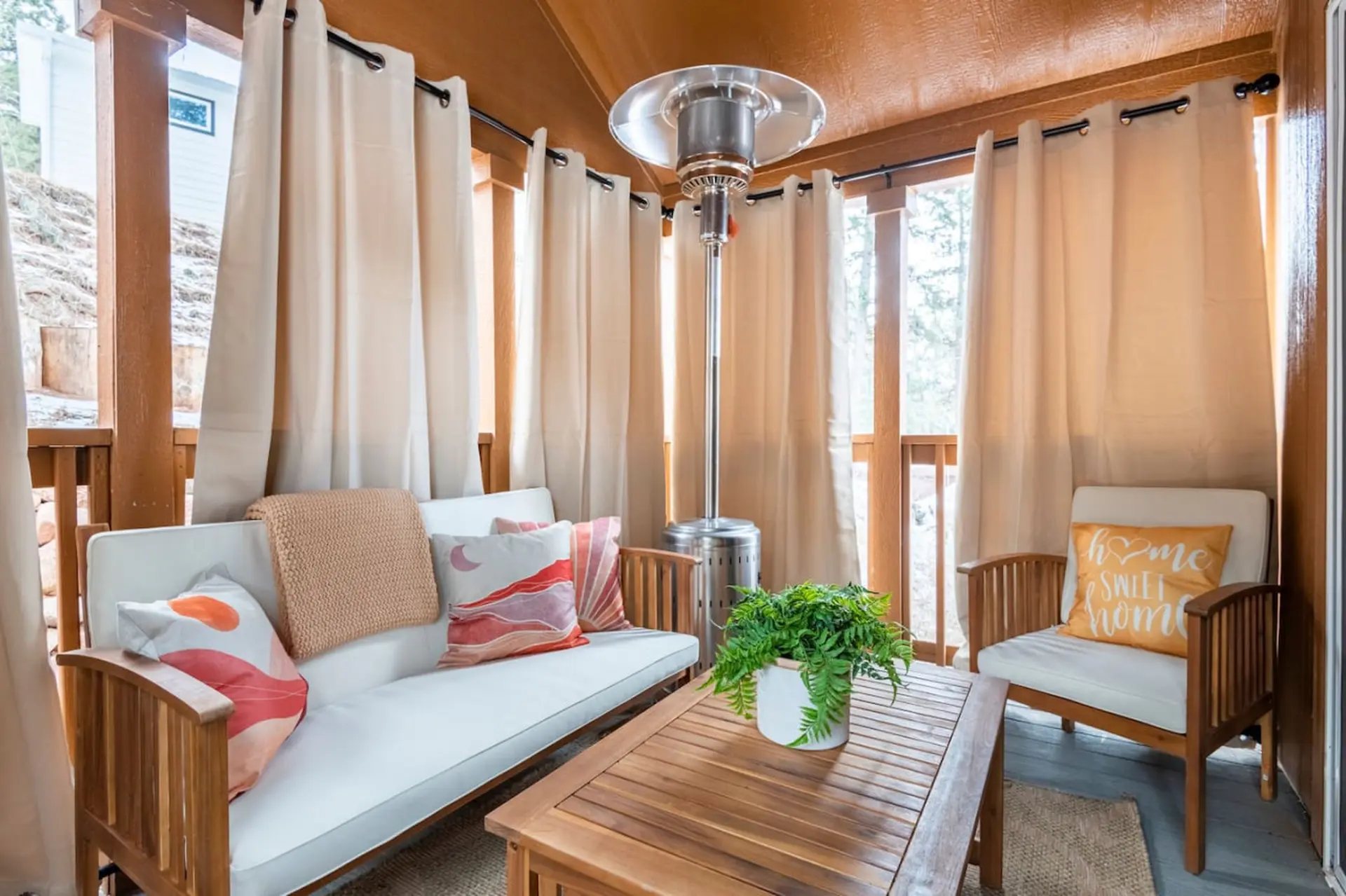 Tiny Haven | Spacious Feel, BBQ & Peak Views
