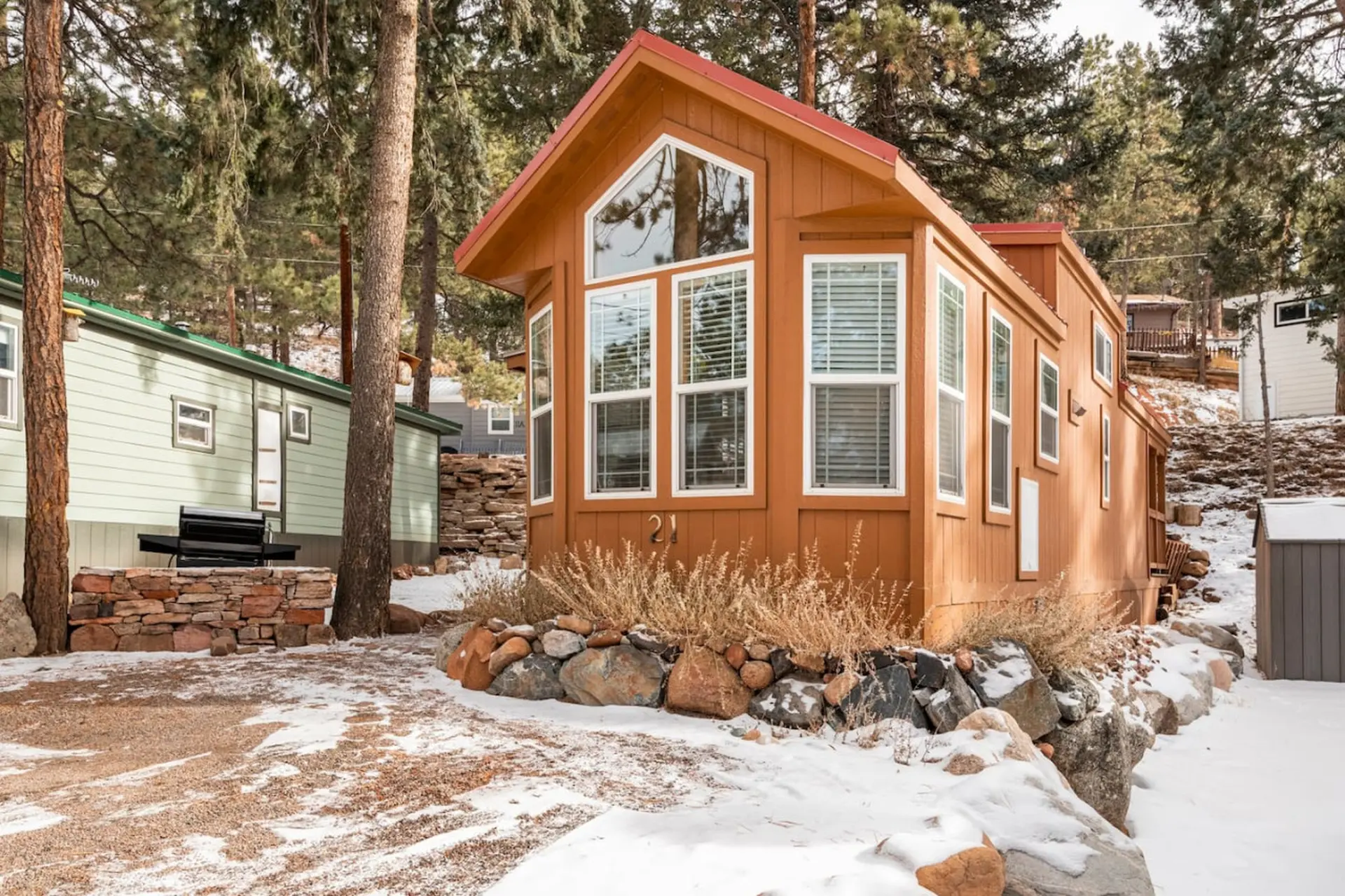 Tiny Haven | Spacious Feel, BBQ & Peak Views
