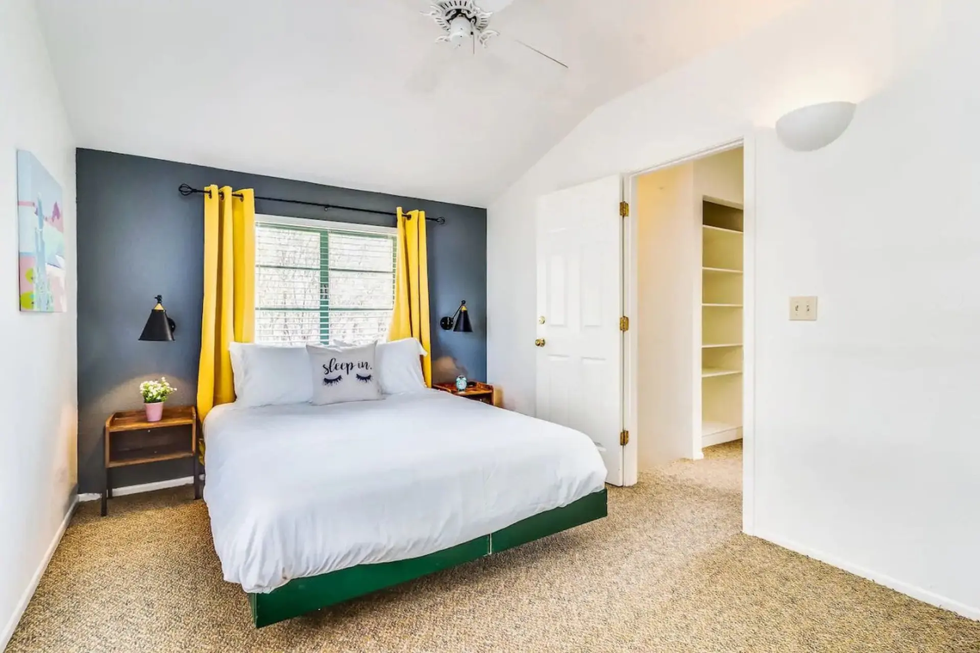 2BR Hideaway w/ Patio – Springtime in Downtown!