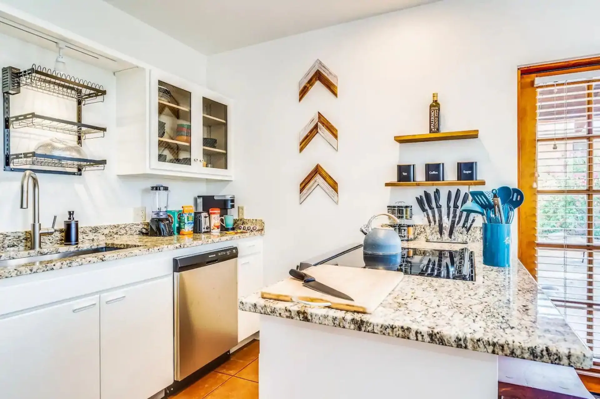 2BR Hideaway w/ Patio – Springtime in Downtown!