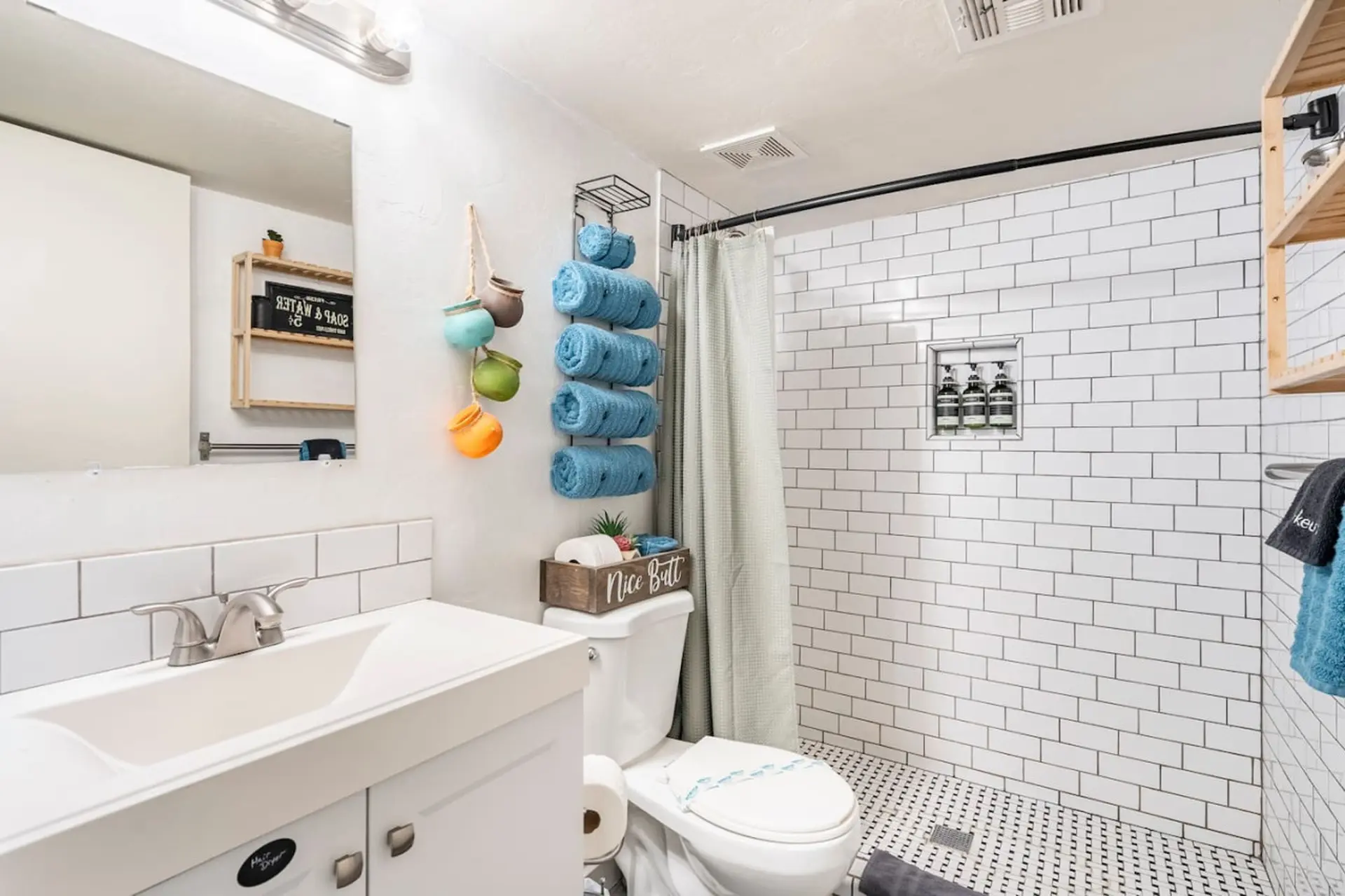 2BR Apt w/ BBQ & Parking – Spring Fling Stay
