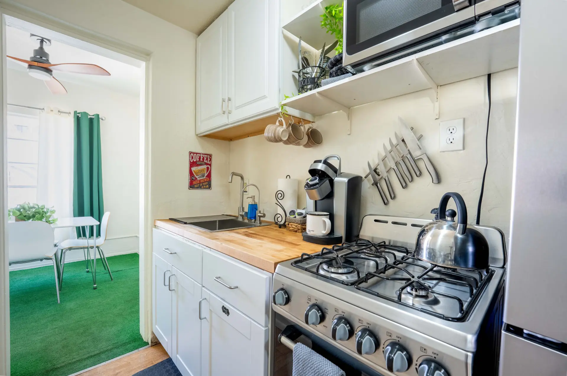 Spring Oasis! Tucson 1BR – 5 Min to UofA & Fun!