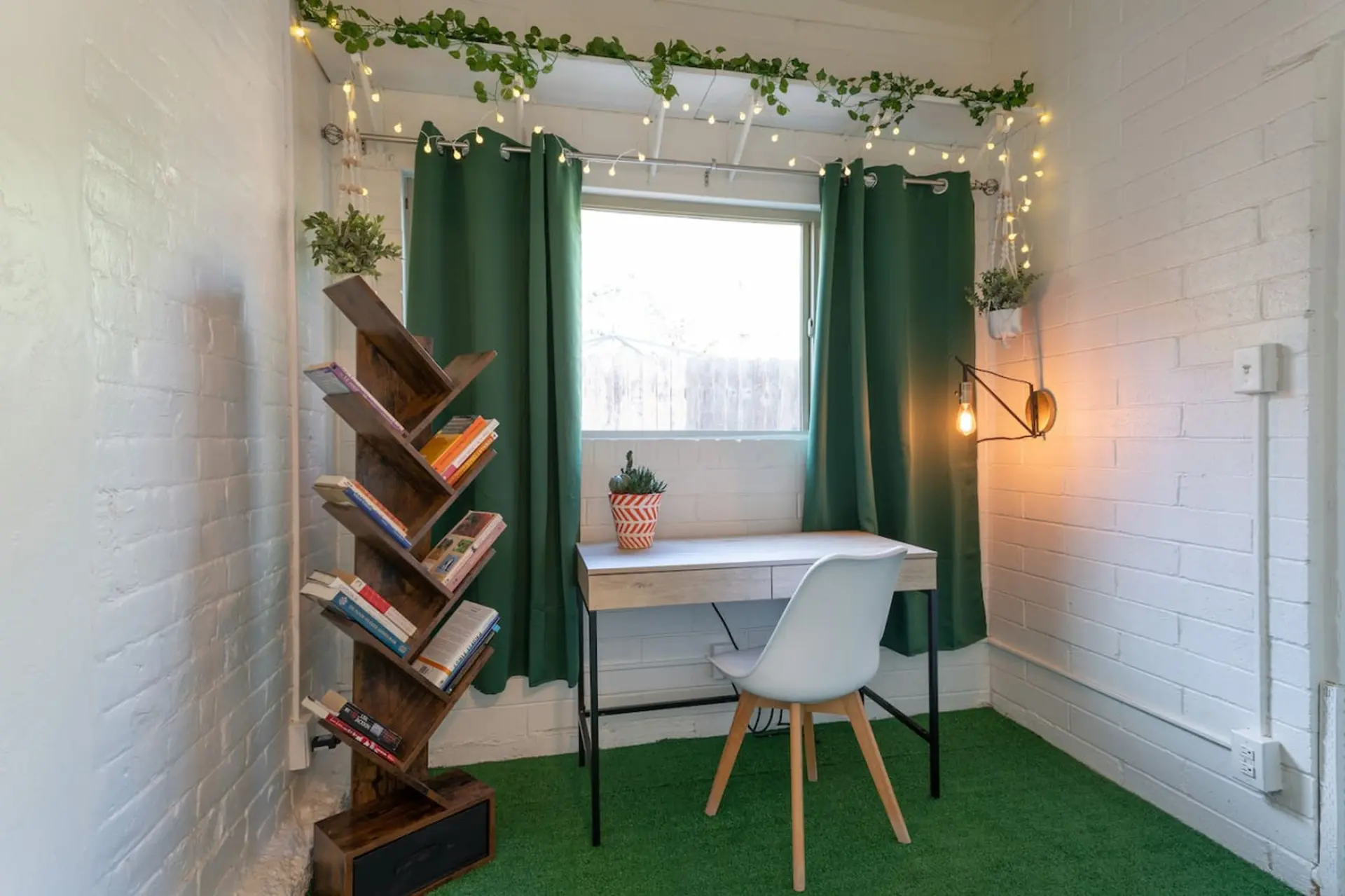 Spring Oasis! Tucson 1BR – 5 Min to UofA & Fun!