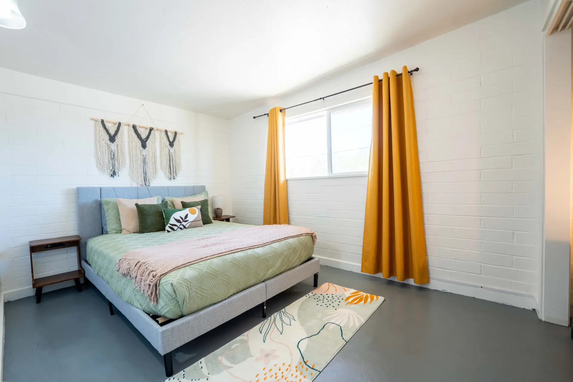 Spring Dream! 2BR Apt w/Parking in the Heart of DT
