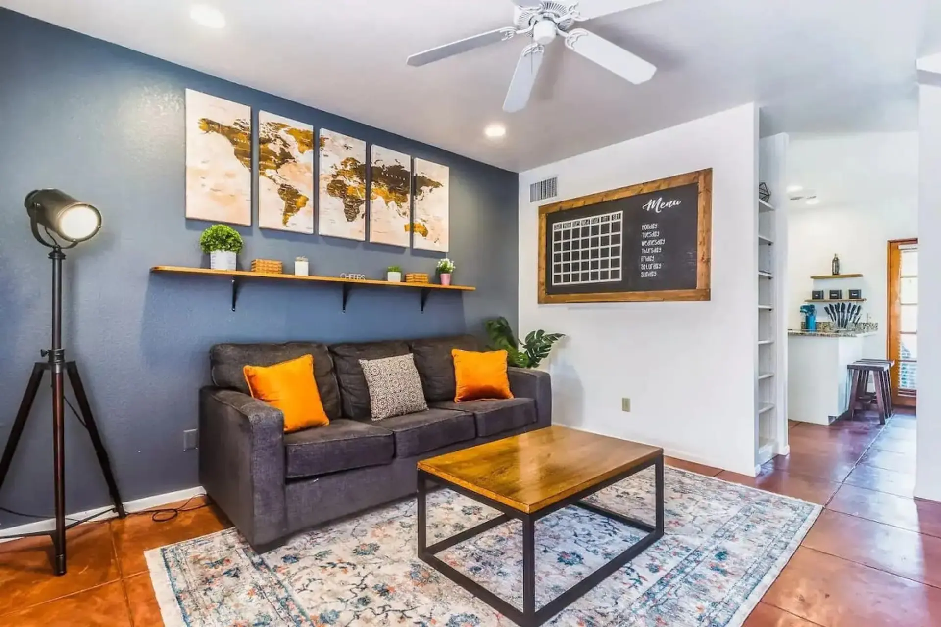Golden 4BR – UofA & DT Stay, Your Spring Retreat!