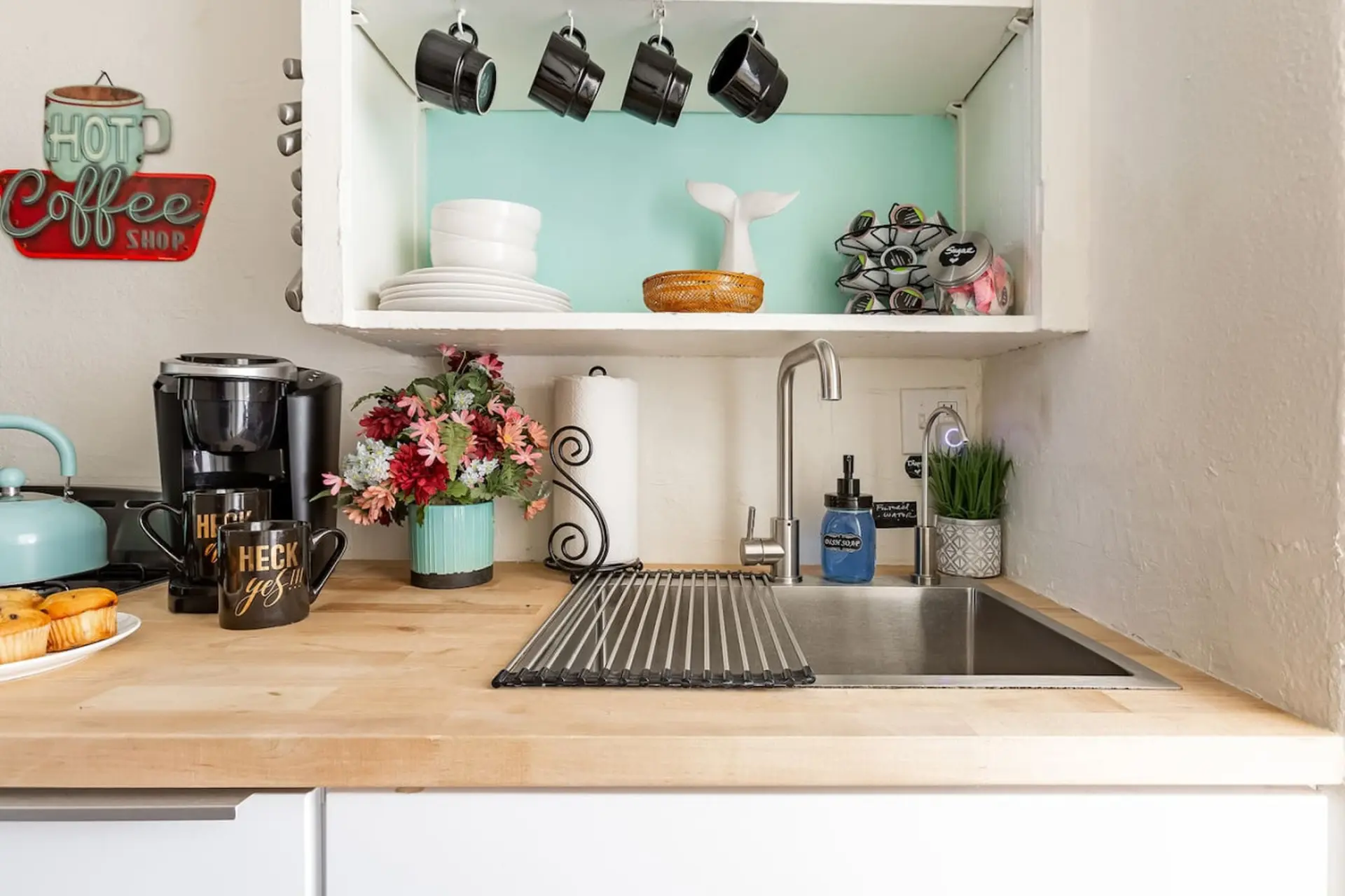 Breezy 1BR Retreat – Walk to UofA & Spring Fun!