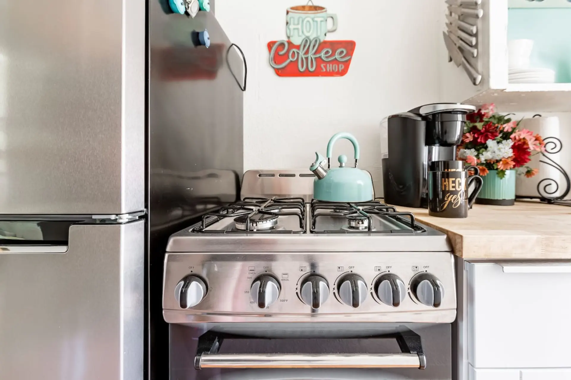 Breezy 1BR Retreat – Walk to UofA & Spring Fun!