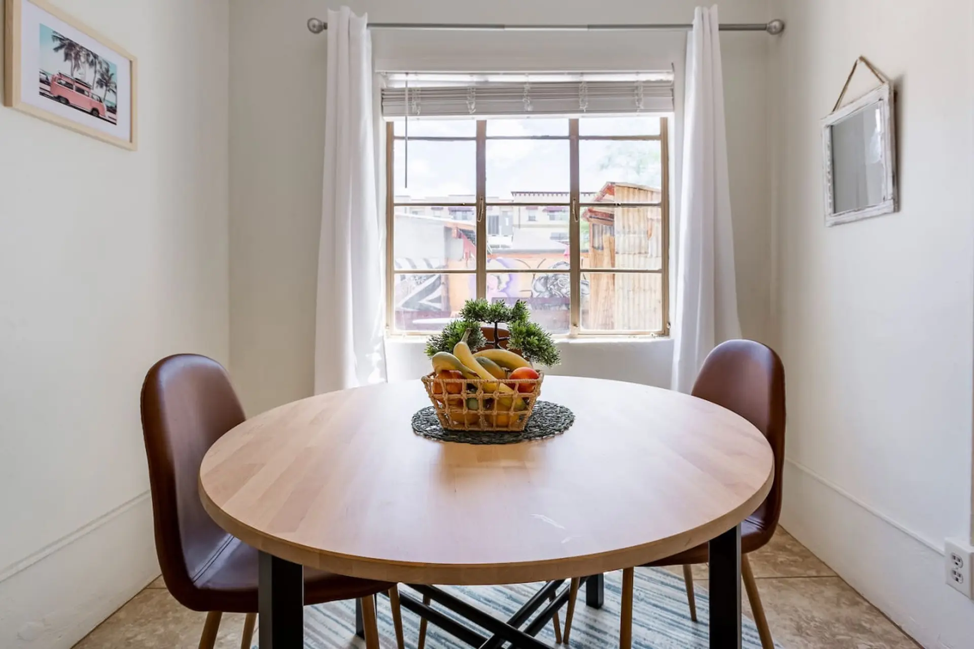 Breezy 1BR Retreat – Walk to UofA & Spring Fun!
