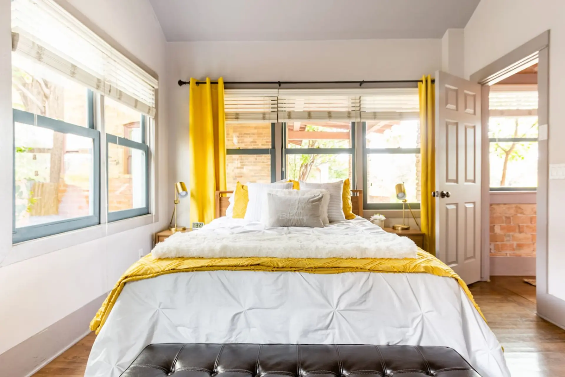 Tucson 2BR Casita – UofA • Free Parking + Patio