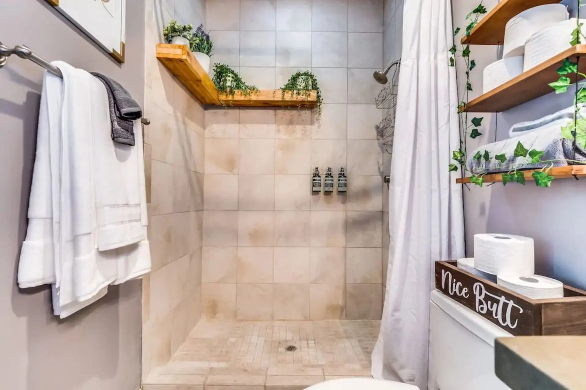 Tucson 2BR Casita – UofA • Free Parking + Patio