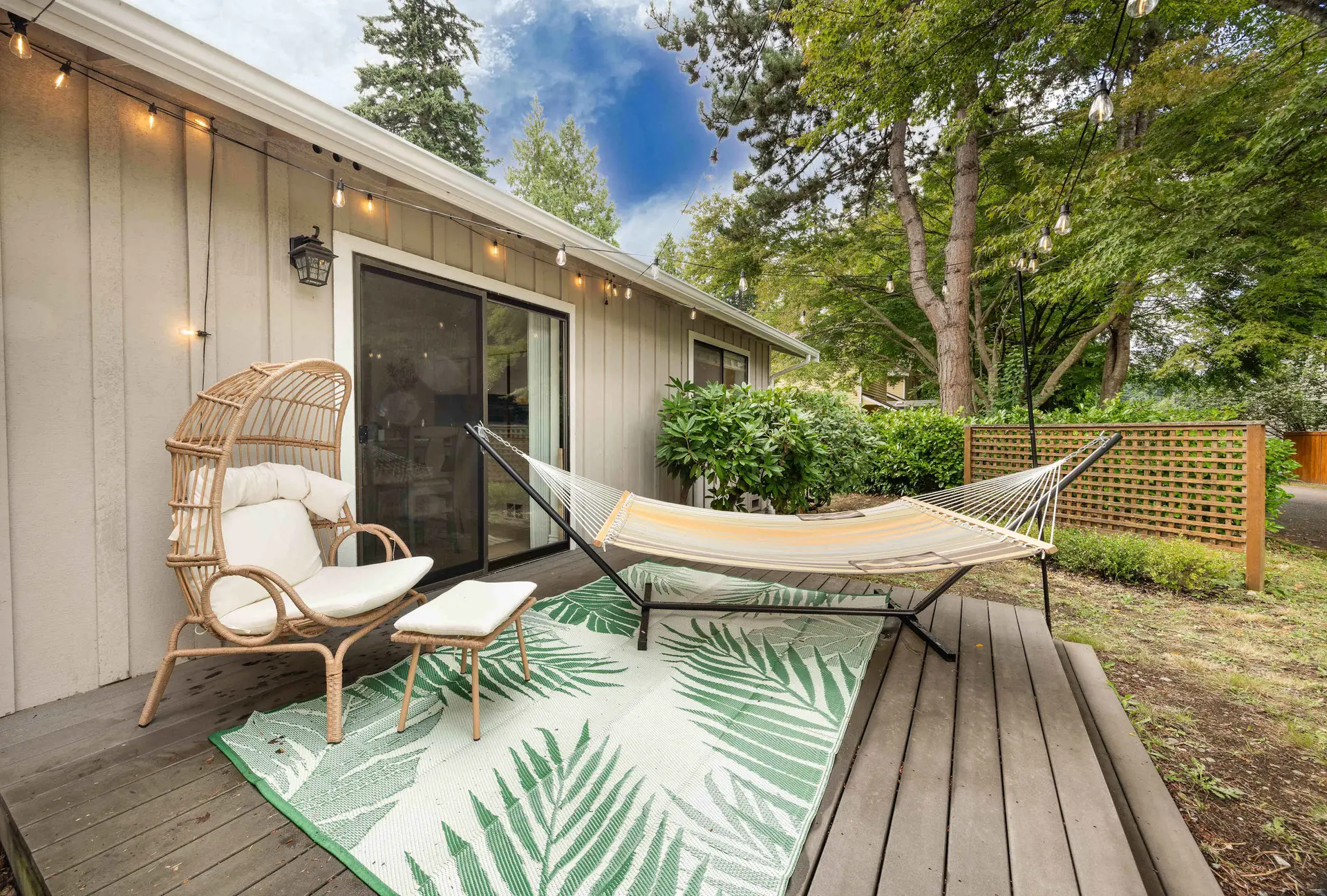 Single-Story Retreat Near Martha Lake and Shopping