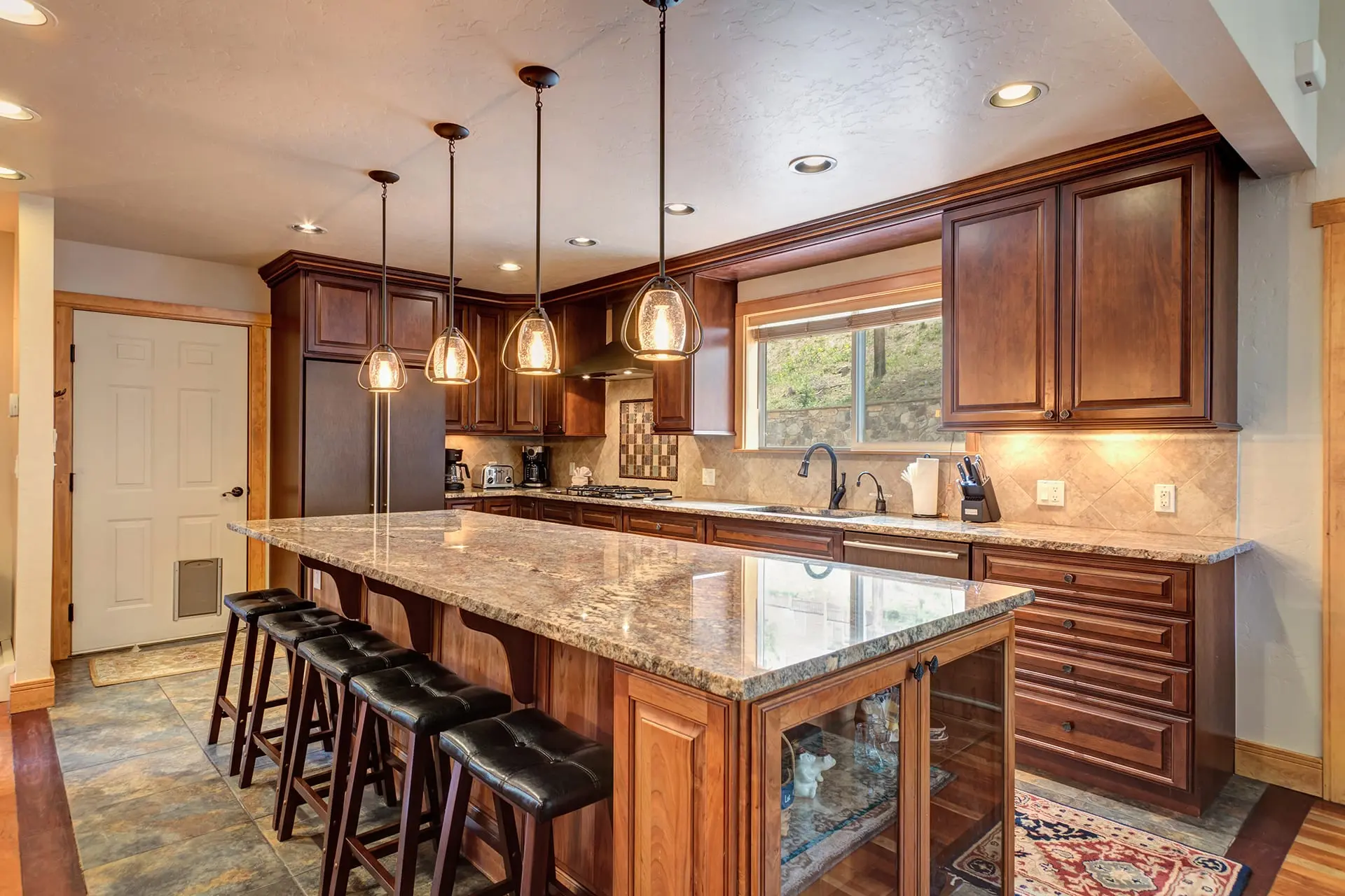 Blue Sky Lodge - Spacious 5BR Lodge