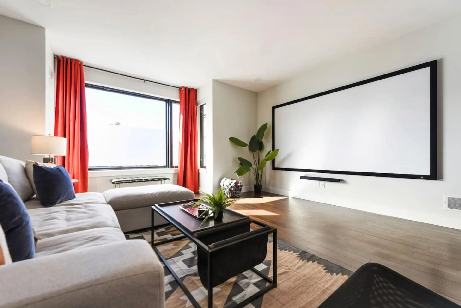 Stay Smart, Explore Boldly – Your Central Northside Retreat!